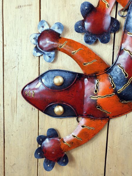 Gecko mit Befestigungsösen für die Wand rot 50 cm / Metall